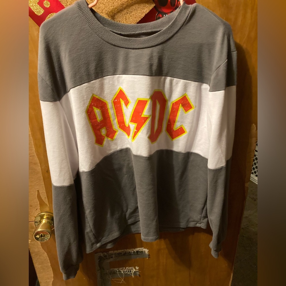 Junior’s AC/DC tee - Picture 1 of 4